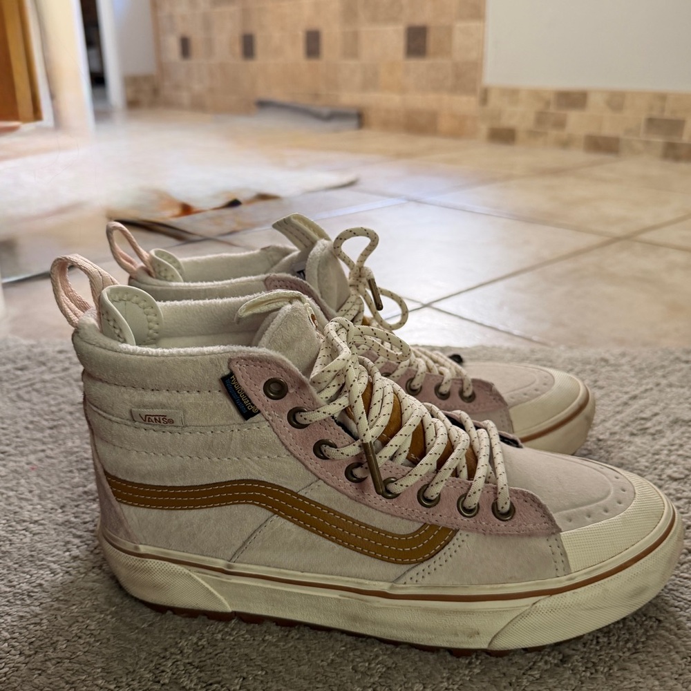 MT Cold Weather High-Top Sneakers in Cream and pink women’s 8.5